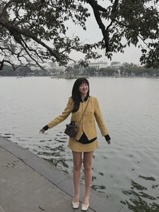 Kieu Trinh Xiu embraces Hanoi winter with her sweet doll-like beauty - image 3