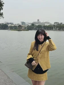 Kieu Trinh Xiu embraces Hanoi winter with her sweet doll-like beauty - image 1