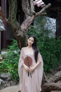 Sophisticated Portraiture: YiTuYu Art Language Vol.10396 with Chen Shi Er Ing - image 6