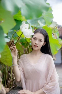 Sophisticated Portraiture: YiTuYu Art Language Vol.10396 with Chen Shi Er Ing - image 3
