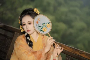 Ethereal Hanfu Beauty: Zhou Feng Qin in YiTuYu Art Language Vol.8913 - image 11