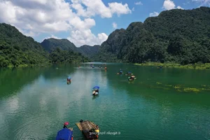 Dong Lam Steppe: A Picturesque Escape Near Hanoi During the Flooded Season - image 9