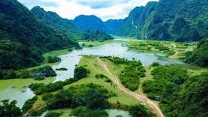Dong Lam Steppe: A Picturesque Escape Near Hanoi During the Flooded Season - image 4