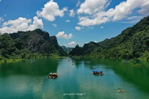 Dong Lam Steppe: A Picturesque Escape Near Hanoi During the Flooded Season - image 5