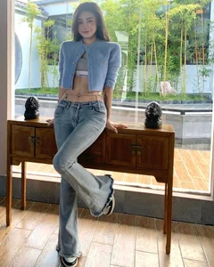 Chinese Fashion Icon Showcases the Ultimate Ant Waist Trend in Chic Crop Top Styles - image 7