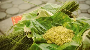 Beyond Pho: Discover the Best Must-Try Street Foods in Hanoi - image 0