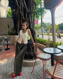 The Fiery Allure of Tuyet Tinh Coc: A Visual Journey of Fitness and Natural Beauty - image 8