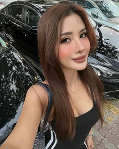 The Fiery Allure of Tuyet Tinh Coc: A Visual Journey of Fitness and Natural Beauty - image 7