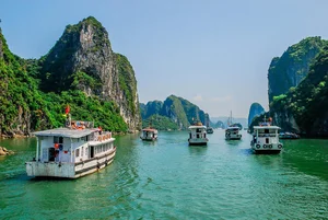 Ha Long Bay 2024 Travel Guide: Top 10 Activities, Dining, and Cruises - image 2