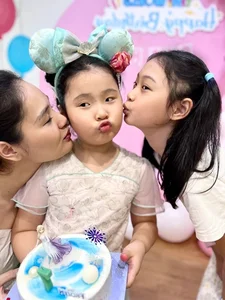 Meet the Adorable Mixed-Heritage Daughters of Miss Vietnam Huong Giang - image 5