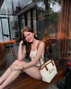Tang My Han Flaunts Radiant Beauty and Long Legs in Bold Fashion Statement - image 9