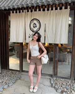 Tang My Han Flaunts Radiant Beauty and Long Legs in Bold Fashion Statement - image 6