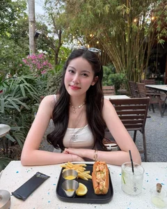 Tang My Han Flaunts Radiant Beauty and Long Legs in Bold Fashion Statement - image 5