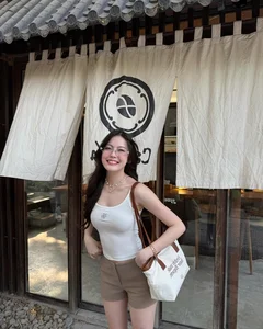 Tang My Han Flaunts Radiant Beauty and Long Legs in Bold Fashion Statement - image 8