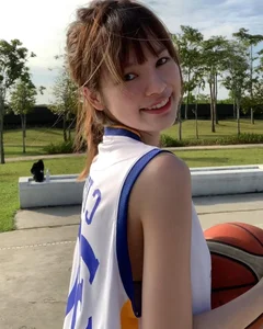 Malaysia’s Basketball Goddess: How This Private Athlete Captivates Millions Online - image 4