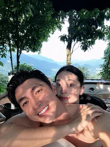 Red Carpet Glamour: Huyen Lizzie and Truong Ngoc Anh Shine in Stunning High-Slit Gowns - image 2