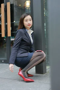 Elegant Office Style: Exploring the IESS Red Shoes Professional Wear Collection - image 17