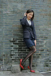 Elegant Office Style: Exploring the IESS Red Shoes Professional Wear Collection - image 4