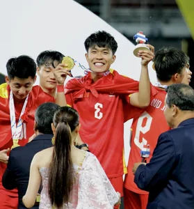 Vietnam U23 Star Ly Duc Sparks Social Media Intrigue Amid Relationship Rumors - image 2