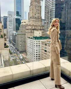 Ivanka Trump’s Signature Style: A Blend of Sophisticated Elegance and Modern Professionalism - image 4