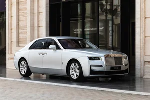 The Ultimate Luxury Experience: Why Rolls-Royce Defines High-End Automotive Excellence and Bespoke Craftsmanship - image 3