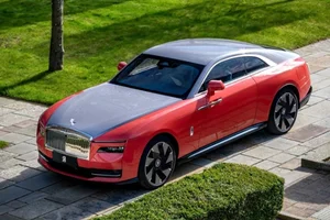 The Ultimate Luxury Experience: Why Rolls-Royce Defines High-End Automotive Excellence and Bespoke Craftsmanship - image 4