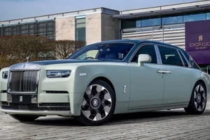 The Ultimate Luxury Experience: Why Rolls-Royce Defines High-End Automotive Excellence and Bespoke Craftsmanship - image 0