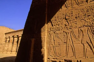 The Shimmering Secrets of Egypt: Discovering the Ancient Temple That Once Glowed with Pure Golden Splendor - image 5