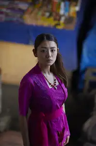 Moemi Katayama: Elegant in Purple Amidst a Traditional Market - Bamboo e-Book Hanabira - image 12