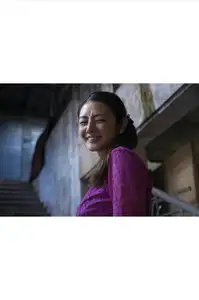 Moemi Katayama: Elegant in Purple Amidst a Traditional Market - Bamboo e-Book Hanabira - image 7