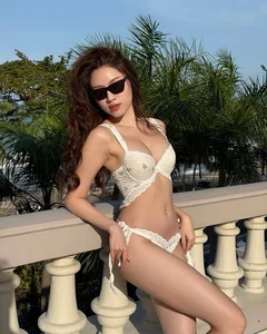 Stunning New Year Bikini Trends and Refreshing Poolside Fashion Gallery - image 0