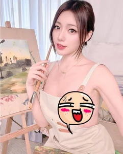 Chinese Hot Girl Painting in an Apron: A Viral Fashion Moment and Social Media Sensation - image 6