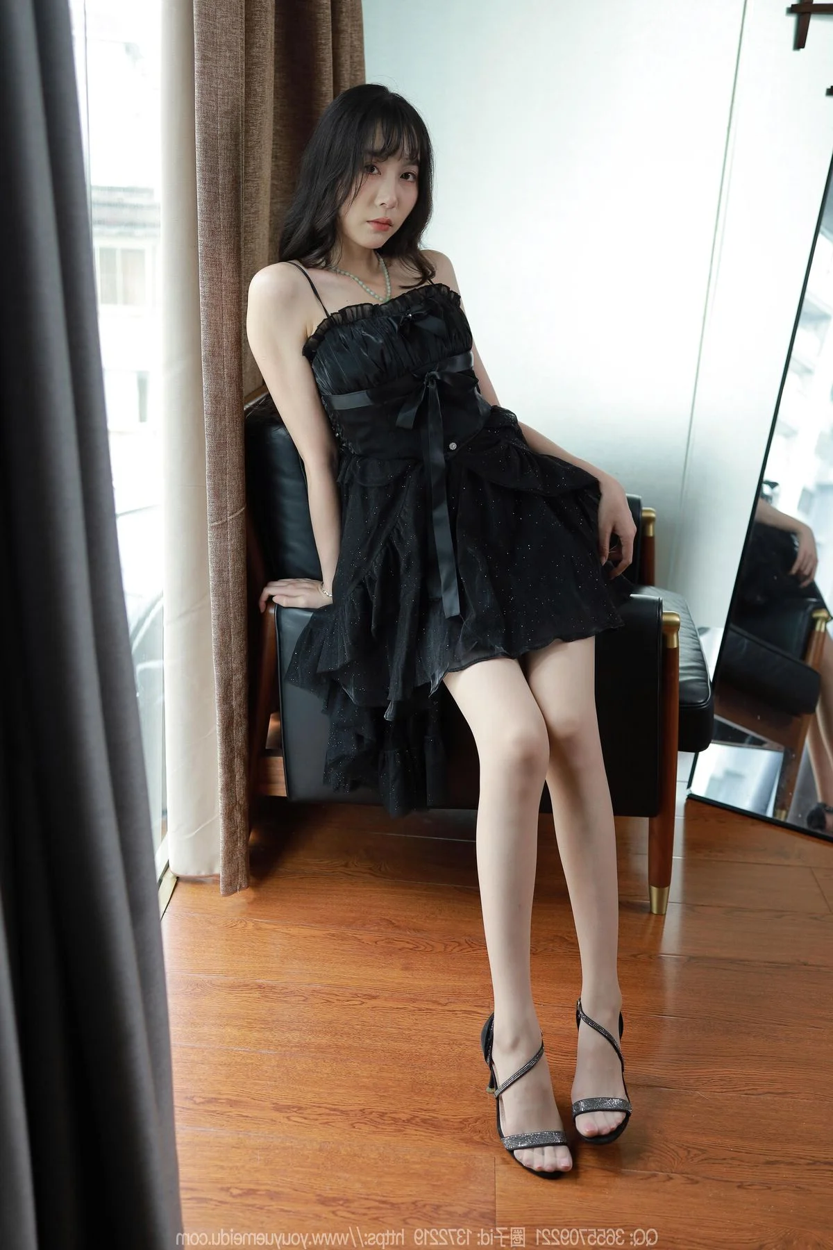 High-Fashion Aesthetic: IESS Chinese Model SXJ No.1832 Featuring Tuan Tuan