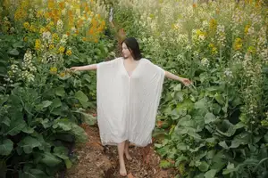 YiTuYu Vol.8614 Yi Yi: Enchanting Beauty Amidst Blooming Flowers - A Dreamy Vision - image 21