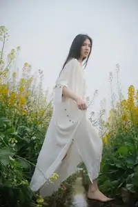 YiTuYu Vol.8614 Yi Yi: Enchanting Beauty Amidst Blooming Flowers - A Dreamy Vision - image 19
