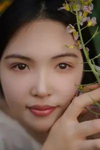 YiTuYu Vol.8614 Yi Yi: Enchanting Beauty Amidst Blooming Flowers - A Dreamy Vision - image 11