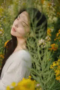 YiTuYu Vol.8614 Yi Yi: Enchanting Beauty Amidst Blooming Flowers - A Dreamy Vision - image 27