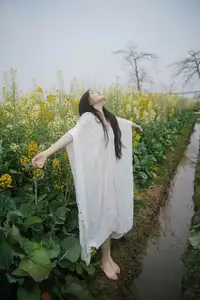 YiTuYu Vol.8614 Yi Yi: Enchanting Beauty Amidst Blooming Flowers - A Dreamy Vision - image 15