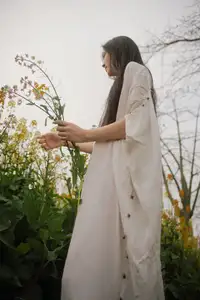 YiTuYu Vol.8614 Yi Yi: Enchanting Beauty Amidst Blooming Flowers - A Dreamy Vision - image 17