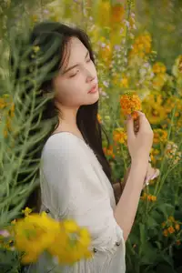 YiTuYu Vol.8614 Yi Yi: Enchanting Beauty Amidst Blooming Flowers - A Dreamy Vision - image 16