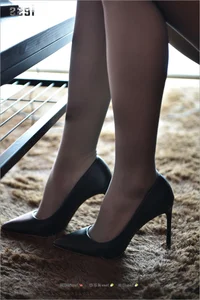 IESS Silk Foot Bento 169: Wei Wei in Thick Grey Stockings - image 9