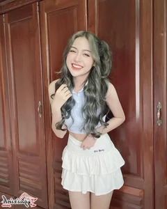 Viral Sensation Tran Thanh Tam Showcases Incredible Long Legs - image 1