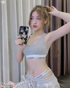 Viral Sensation Tran Thanh Tam Showcases Incredible Long Legs - image 3