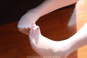 Beautiful Sunlit White Silk Stocking Portraits with IESS Model Wan Ping - Part 1 - image 28