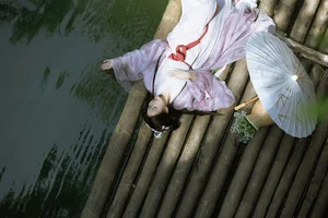 YiTuYu Art Language Vol.10214 Jie Jie: A Stunning 23-Photo Collection of Artistic Portrait Photography - image 16