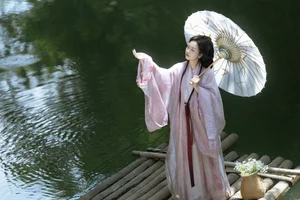 YiTuYu Art Language Vol.10214 Jie Jie: A Stunning 23-Photo Collection of Artistic Portrait Photography - image 19