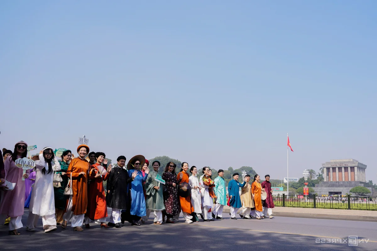 Massive Ao Dai Carnaval in Hanoi Features 1,000 Participants