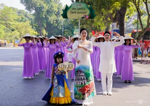 Massive Ao Dai Carnaval in Hanoi Features 1,000 Participants - image 5