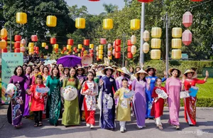 Massive Ao Dai Carnaval in Hanoi Features 1,000 Participants - image 7