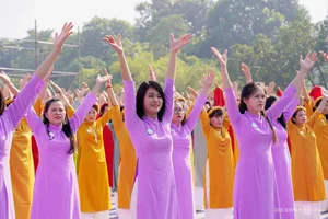 Massive Ao Dai Carnaval in Hanoi Features 1,000 Participants - image 1